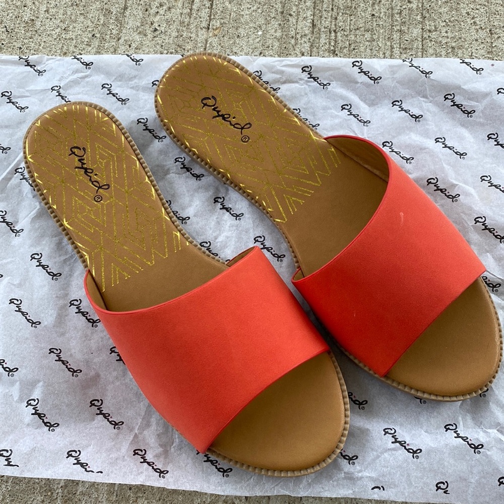 Qupid, Sandals